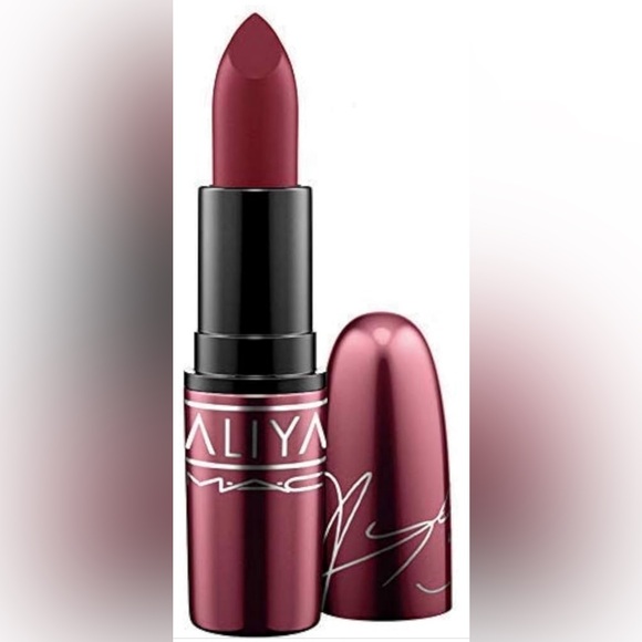 Aliyah Mac Makeup Bundle - Picture 11 of 11